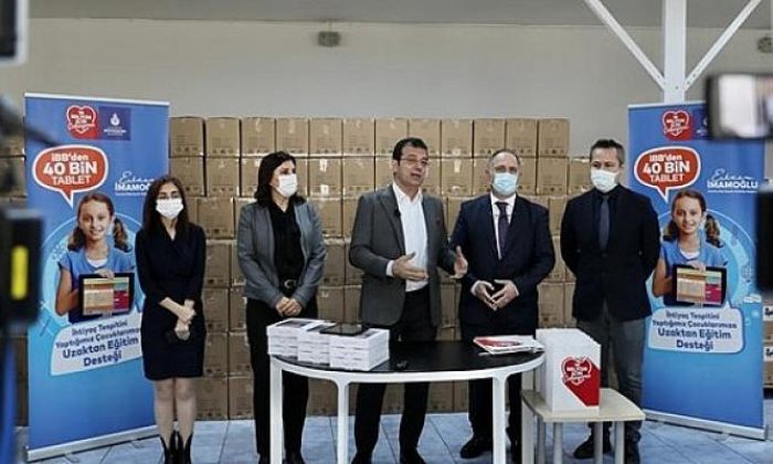 40 Bin tablet dağıtımını başlatan Başkan İmamoğlu: ‘Zor günleri dayanışmayla aşacağız.’