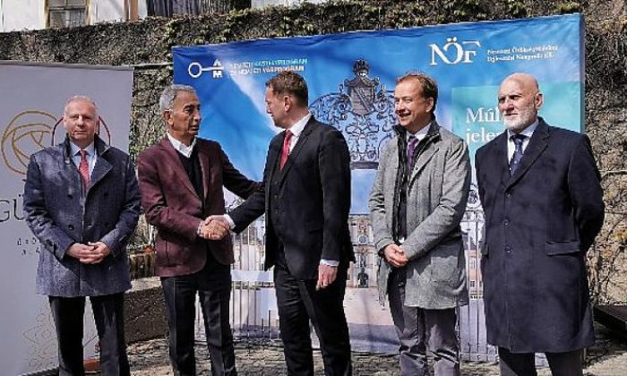 Adnan Polat, Macaristan’da Yakovalı Hasan Paşa Camii’nin Yeni Sergisinin Açılışını Yaptı