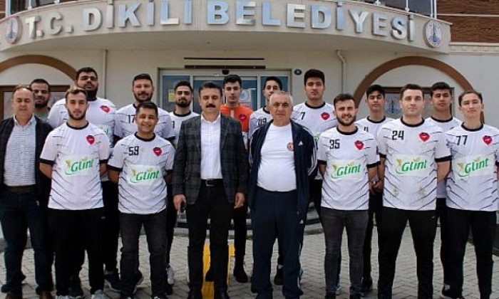 Alkışlar Dikili Belediyesi Hentbol Takımına