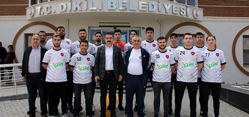 Alkışlar Dikili Belediyesi Hentbol Takımına