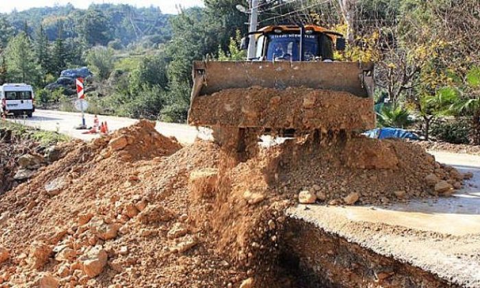 Antalya Büyükşehir Belediyesi’nden Kumluca – Yazır yolunda çalışma