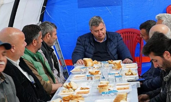 Başkan Oran, iftar sofrasında vatandaşlarla bir araya geliyor