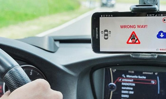 Bosch’un yanlış yönde giden sürücü uyarı sistemi artık ŠKODA araçlarında da yer alıyor