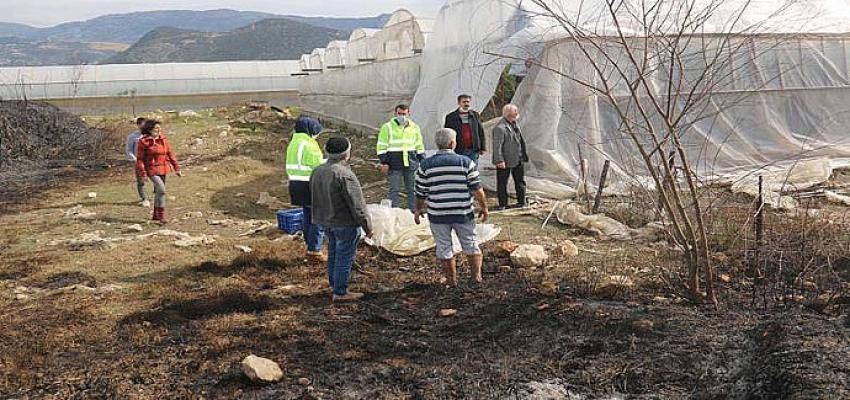 Büyükşehir’den Kaş’taki yangında serası zarar gören üreticiye destek
