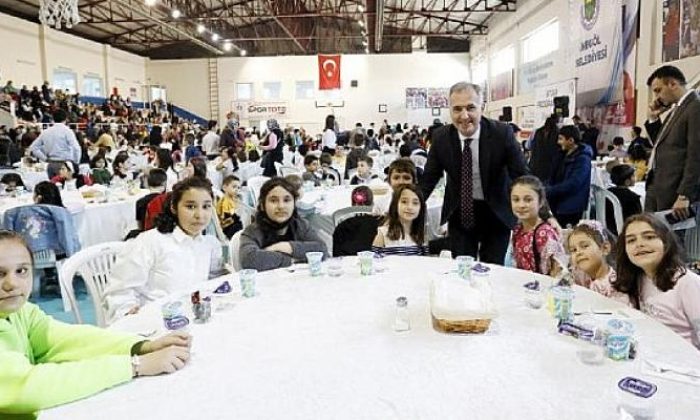 İnegöl’de Çocuklara Özel Tekne Orucu İftarı Yapıldı