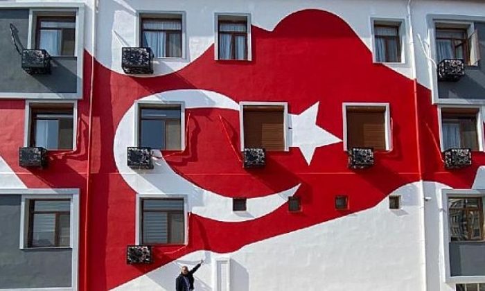 İYİ Partili Demir, Gençlik ve Spor İl Müdürlüğü’nün bayrağını gündeme taşıdı