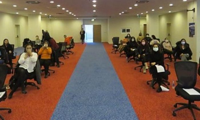 İzmir Büyükşehir Belediyesi pandeminin etkilerine karşı kadın çalışanlarına eğitim verdi