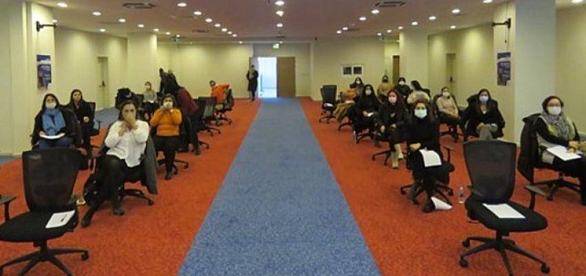 İzmir Büyükşehir Belediyesi pandeminin etkilerine karşı kadın çalışanlarına eğitim verdi