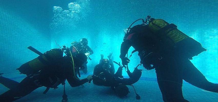 İzmir İtfaiyesi’nin “Kurbağa Adamları” suda hayat kurtaracak