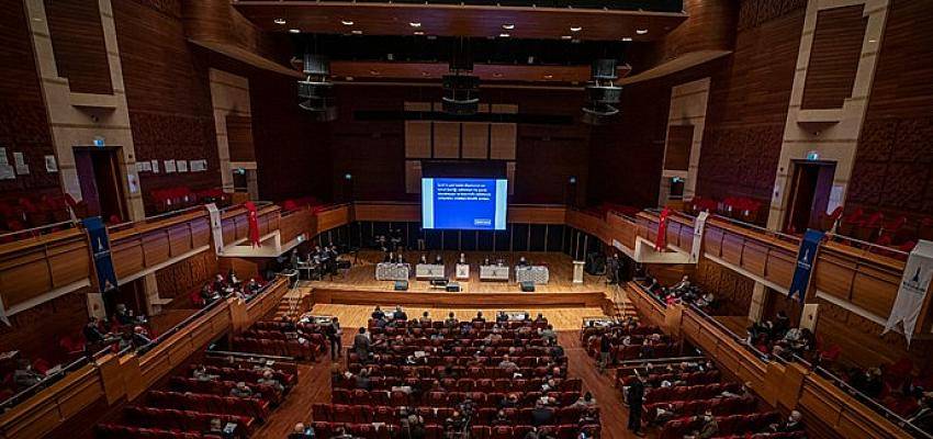 “İzmirliler İzmir Büyükşehir Belediyesi ile iftihar edebilir”