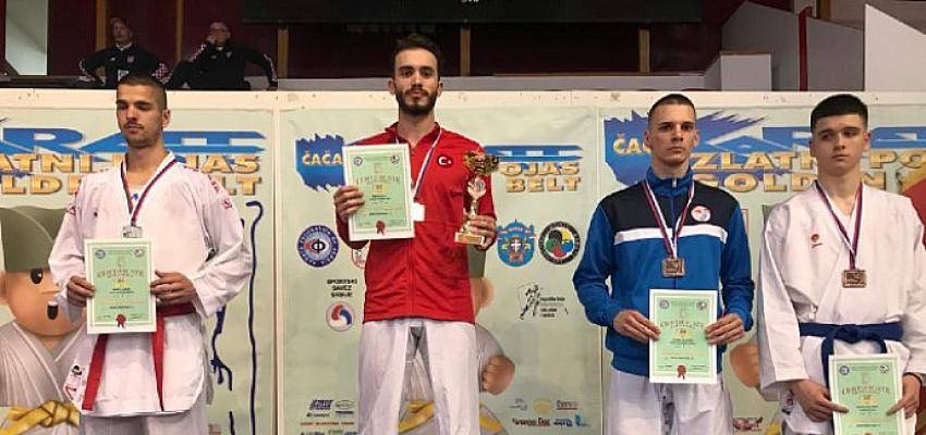 Kağıtsporlu karateciler Golden Belt’den 4 madalya çıkarttı
