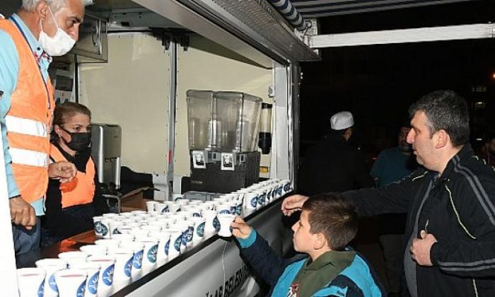 Karabağlar Belediyesi’nden şerbet ikramı