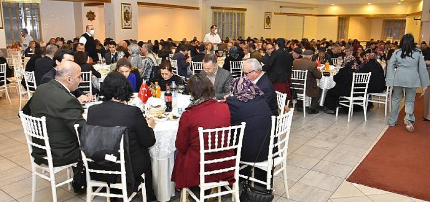 Malkara Belediye Başkanı Ulaş Yurdakul Malkara Kaymakamlığının Şehit Ailelerine ve Gazilere Düzenlediği İftar Programına Katıldı