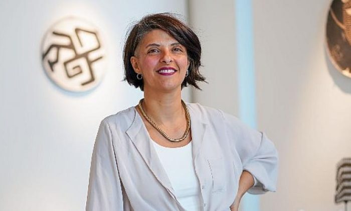 Multidisipliner sanatçı Seray Asker, “Hybrid” sergisi ile içsel enerjisini seramiğe yansıtıyor