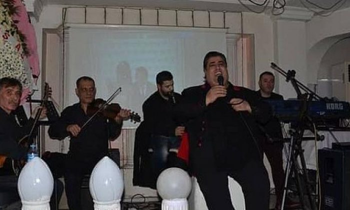 Onur Akay duyurdu! Usta şarkıcı vefat etti…