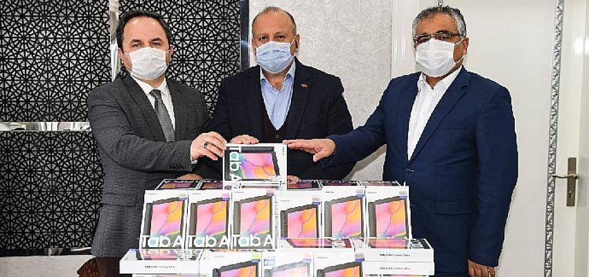 Ünye Belediyesi’nden imkanı olmayan öğrencilere tablet desteği