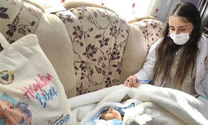 Yüreğir’de Yeni Doğan Bebeklere ‘Hoş Geldin’ Hediyesi
