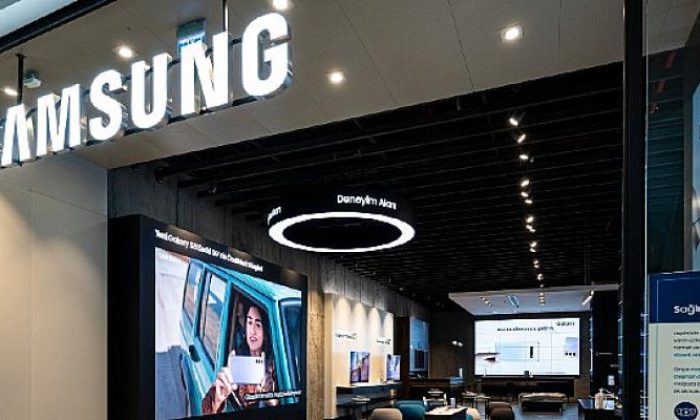 Samsung Galaxy S21 Serisi’nin kalite kontrollerinden mağazalara yaptığı yolculuk