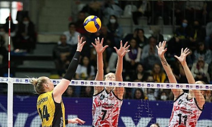 VakıfBank, AXA Sigorta Kupa Voley’de finalde!