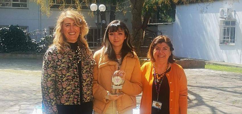 EÜ GSTMF öğrencileri, kök hücre nakil işlemine yönelik görsel kılavuzlar tasarladı