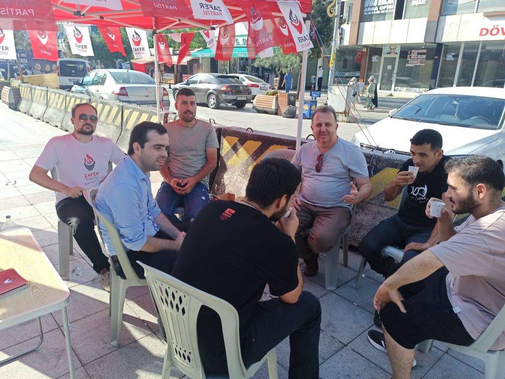 Zafer Partisi Sultanbeyli’de yoğun ilgi görüyor !