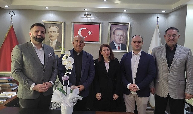AK Parti Buca’ya Pastör Çevik’ten manalı ziyaret