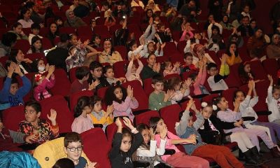 Aydın Büyükşehir Belediyesi Kent Tiyatrosu tarafından düzenlenen “Hepimiz Biriz!” isimli oyun çocuklarla buluştu