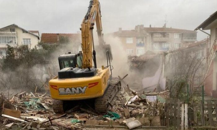 Gölcük riskli yapılardan arındırılıyor