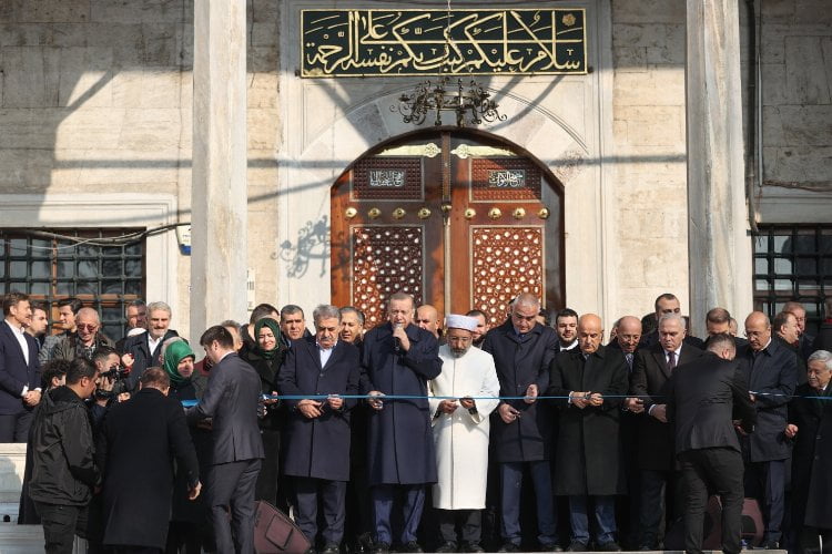 İstanbul’da onarımı tamamlanan Yeni Camii açıldı
