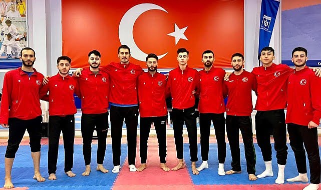 Kağıtsporlu kareteciler dünyanın altın tertibinde