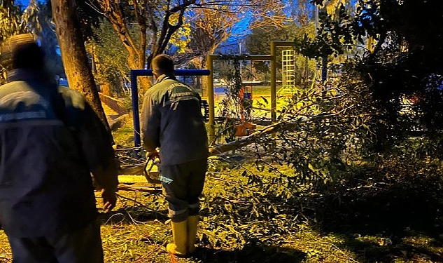 Kemer’de fırtına ve yağmur tesirli oldu