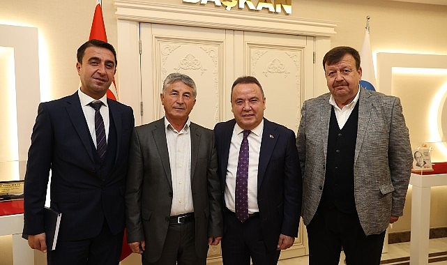 Lider Böcek muhtarların meselelerini dinledi