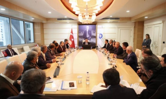 Lider Böcek muhtarların problemlerini dinledi