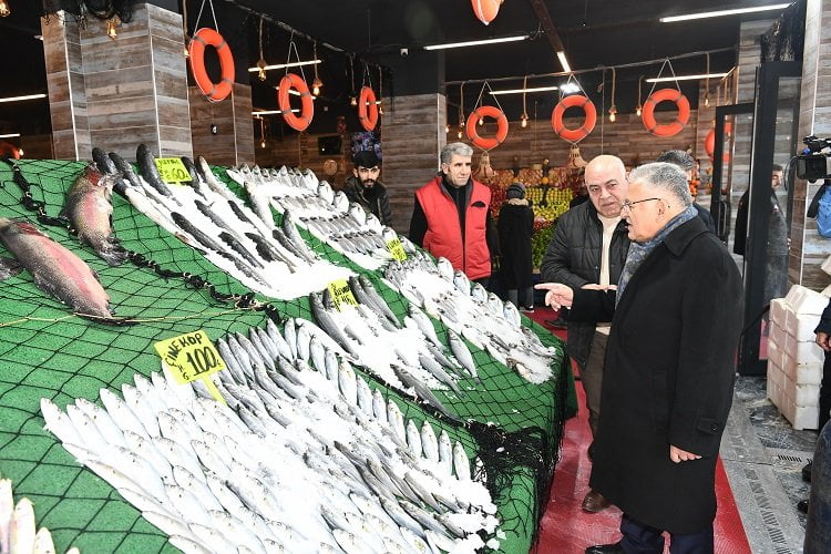 Memduh Büyükkılıç’tan esnaf ziyareti