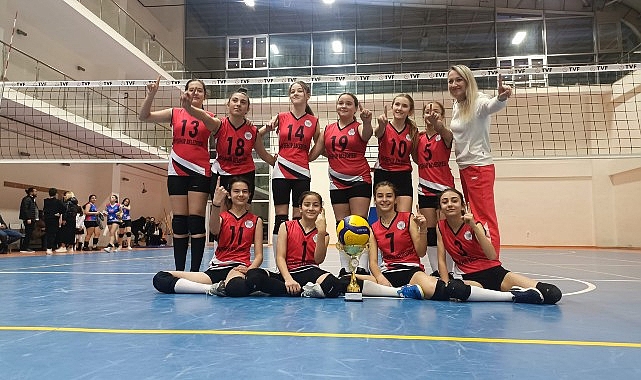 Nevşehir Belediyesi Gençlik ve Spor Kulübü Midi Kızlar Voleybol Grubu Namağlup Şampiyon
