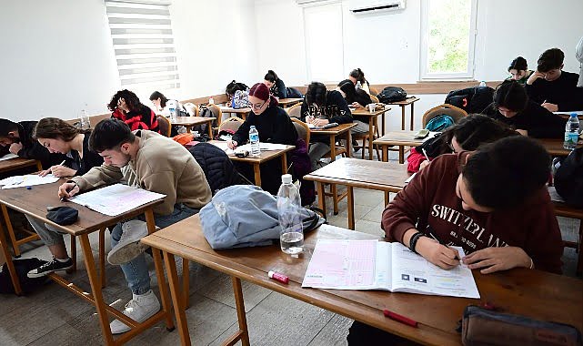 Öğrenciler, Türkiye geneli deneme imtihanına girdi