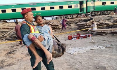 Pakistan’da bombalı saldırı! Tren raydan çıktı…