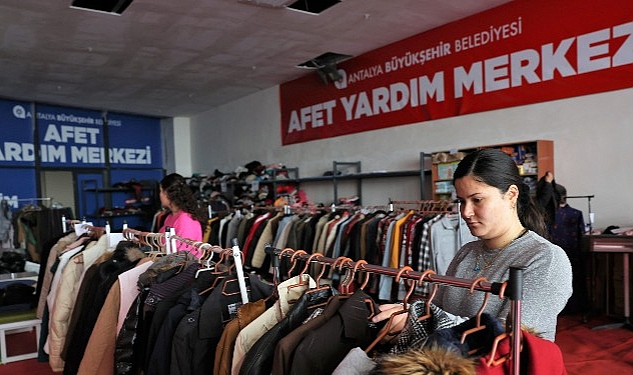 Antalya Büyükşehir Belediyesi Depremzedeler İçin Doğu Garajı Giysi Bankası Açtı