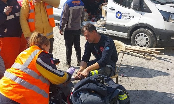 Antalya Büyükşehir Sıhhat Takımları Sarsıntı Bölgesinde Misyon Başında