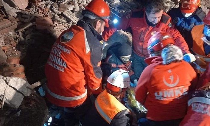 Avcılar Belediyesi’nden Sarsıntı Bölgesine Yardım Köprüsü