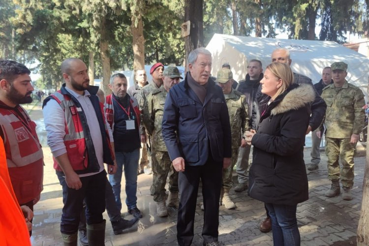 Bakan Akar, Lider Hürriyet’ten bilgi aldı