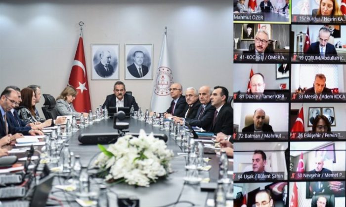 Bakan Özer 71 ilin müdürleriyle toplandı
