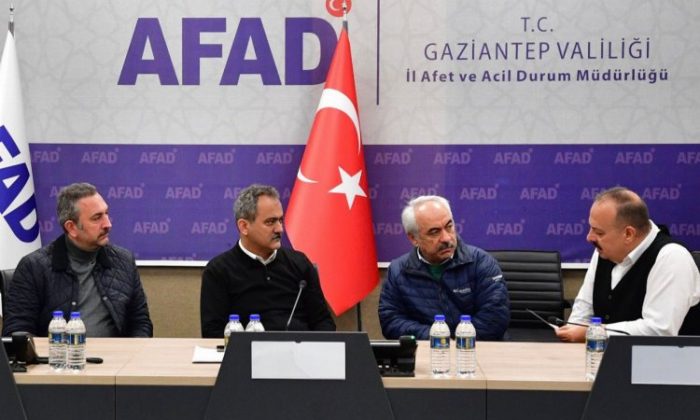 Bakan Özer’den Gaziantep’te uyum ziyareti