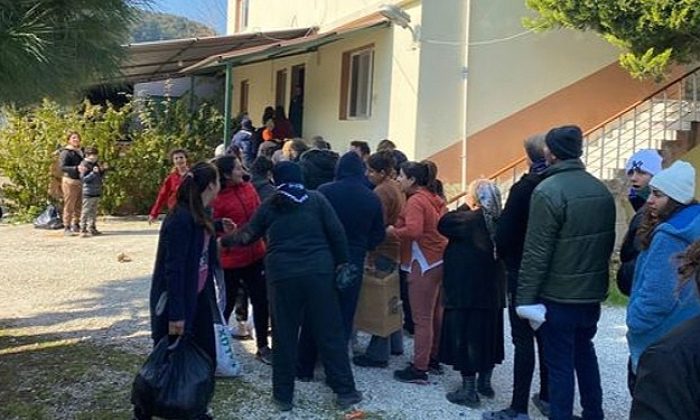 Burhaniye Belediyesi Sarsıntı Bölgesinde Yardımları Birinci Elden Ulaştırıyor