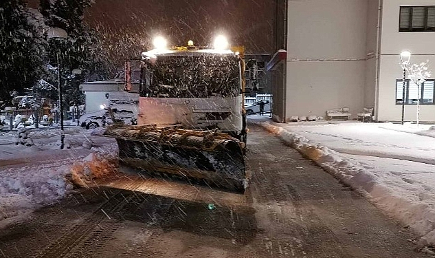 Büyükşehir, 275 araç ve 730 çalışanla karla gayret ediyor
