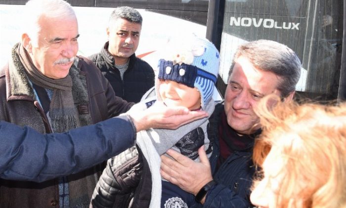 Büyükşehir depremzedeleri Manisa’ya taşıyor