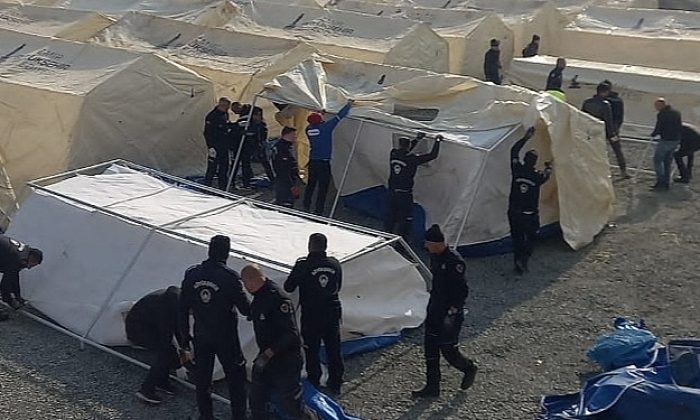 Çadırlar süratle kuruldu