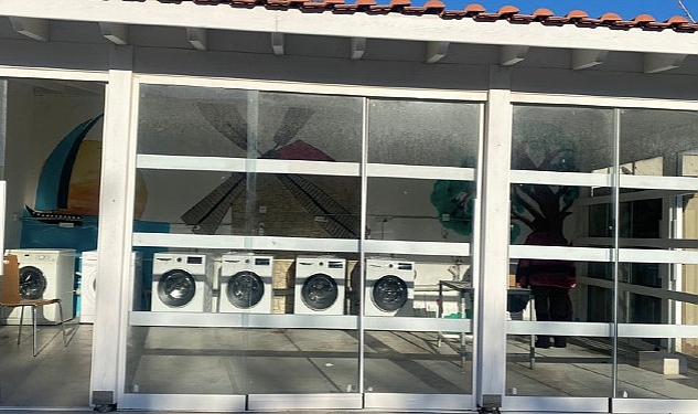 Çeşme’de depremzedelere Çamaşırhane hizmeti