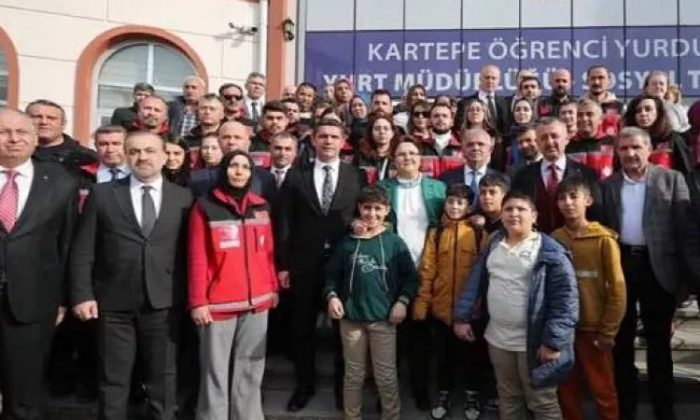 Depremzede çocuklar anneleriyle kavuştu