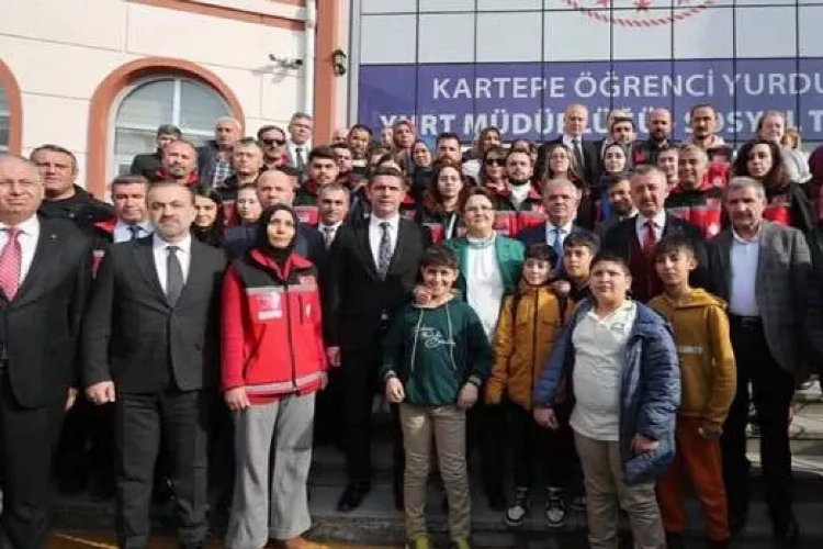 Depremzede çocuklar anneleriyle kavuştu